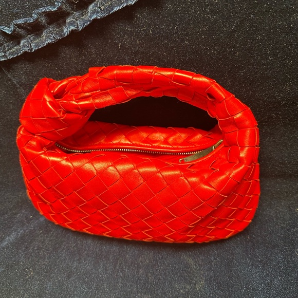 Like new condition Bottega Veneta Mini Jodie Bag Bright red - Picture 5 of 8